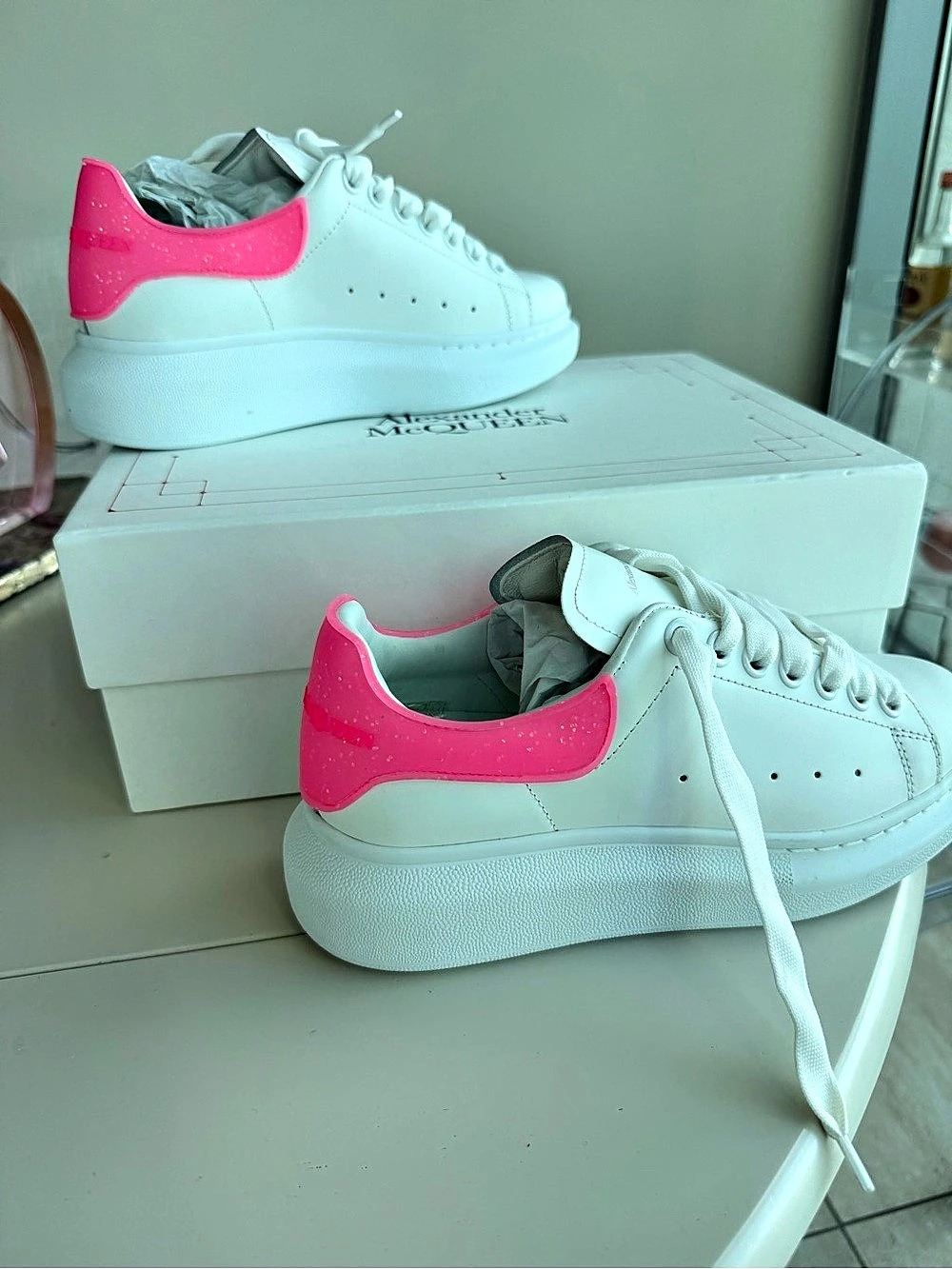 Alexander McQueen Oversized Sneaker Oversized Sneakers in White & Pink EU 37